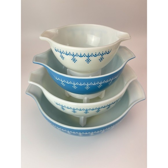 Vtg Set of 4 Pyrex Snowflake Cinderella Garland Nesting Mixing Bowls With Stands - Picture 2 of 11